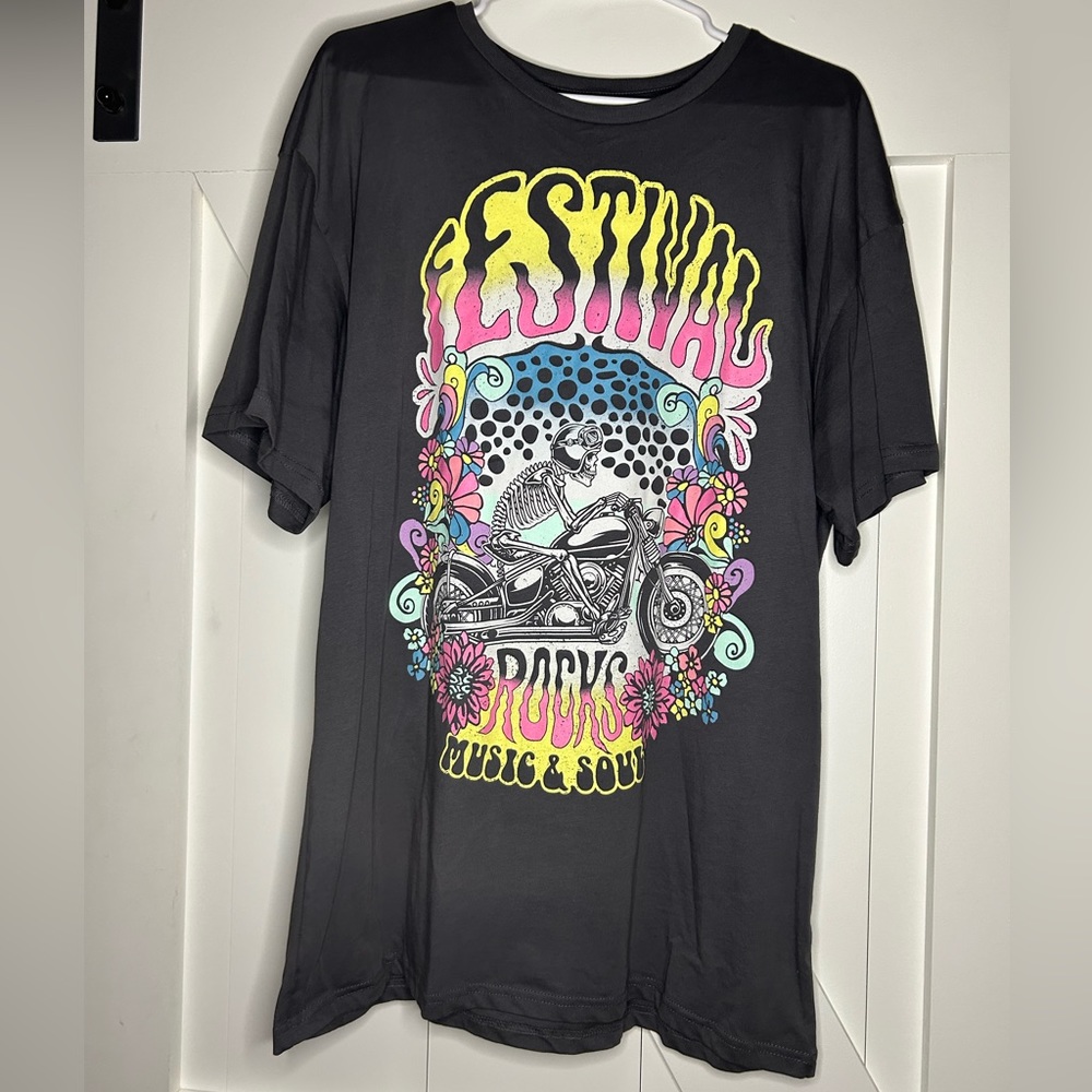 Women’s graphic T-shirt